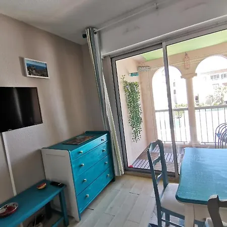 Apartment Etoile D'azur T2, Dans Une Avec Piscine. Frejus